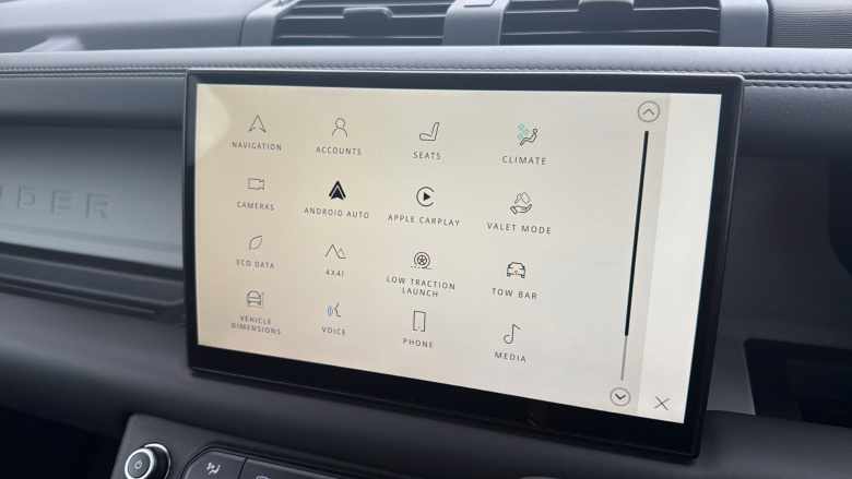 Land Rover Defender 3.0 D250 X-Dynamic HSE 90 3dr Auto Diesel Estate